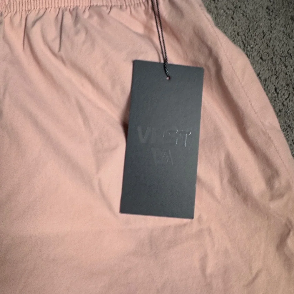 NWT VRST Men's XXL Pink 5" Inseam Every Day Shorts Stretch Mesh Lined - Picture 2 of 6